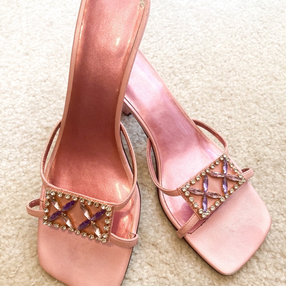 Metallic pink sandals with kitten heels